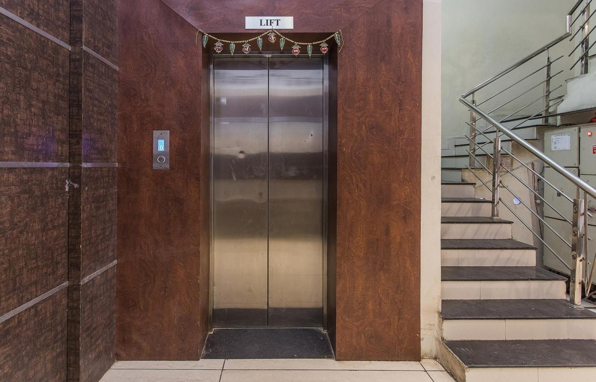Capital O 4042 Hotel Mehar Residency Indore Exterior foto
