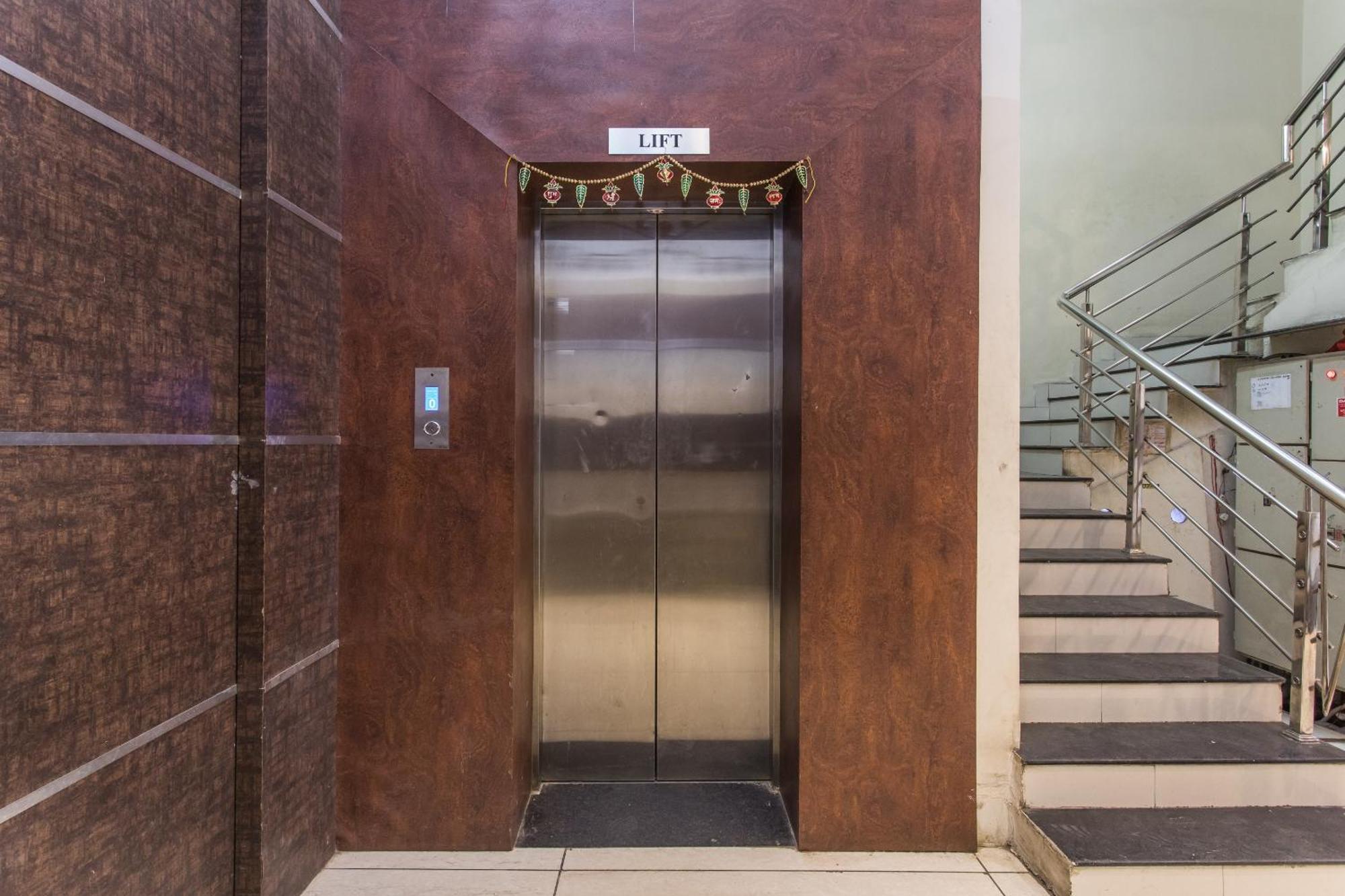 Capital O 4042 Hotel Mehar Residency Indore Exterior foto